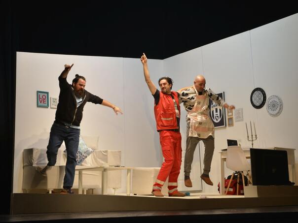 Predstava “Ne igraj na Engleze” u režiji Emira Spahića na sceni NPM-a