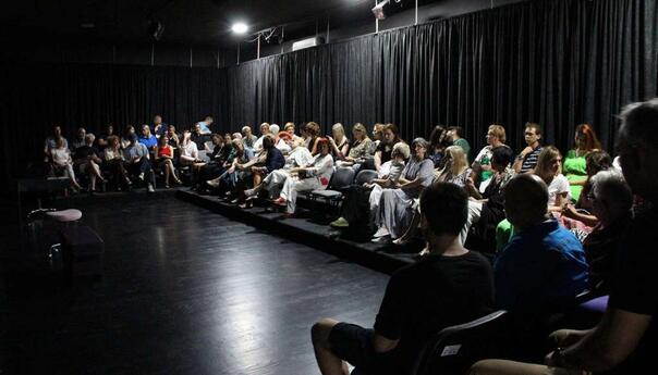 Predstava 'Perzeide' odigrana u prepunom 'Studiju 64' NPM-a