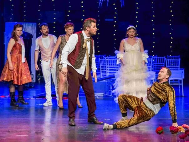 Predstava 'Seljačka opera' izvedena u okviru 30. izdanja Tuzlanskih pozorišnih dana