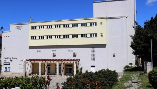 Predstava 'Šta ćemo sad' u petak u Narodnom pozorištu Mostar