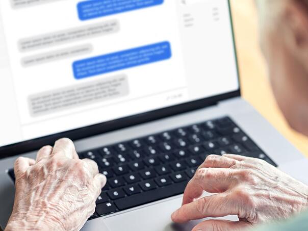 Predstavio se kao astronaut pa obmanuo usamljenu staricu