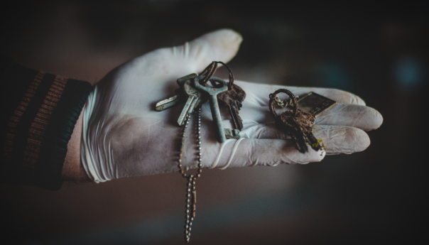 Predstavljena digitalna izložba "Lični predmeti žrtava genocida u Srebrenici"