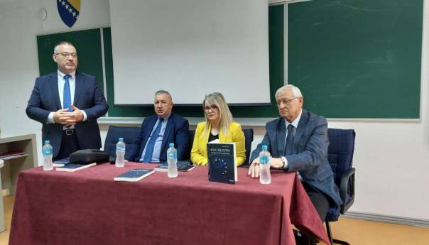 Predstavljena knjiga 'BiH - 30 godina od sticanja nezavisnosti' akademika Mirka Pejanovića