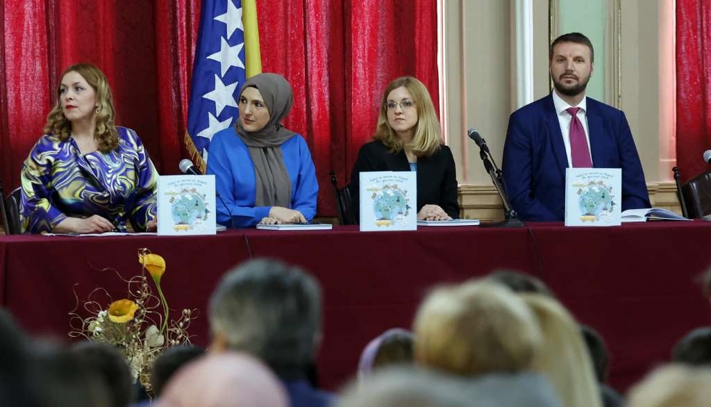 Predstavljena knjiga 'Putuj sa mnom na Zapad da upoznaš Istok' o islamskim genijima