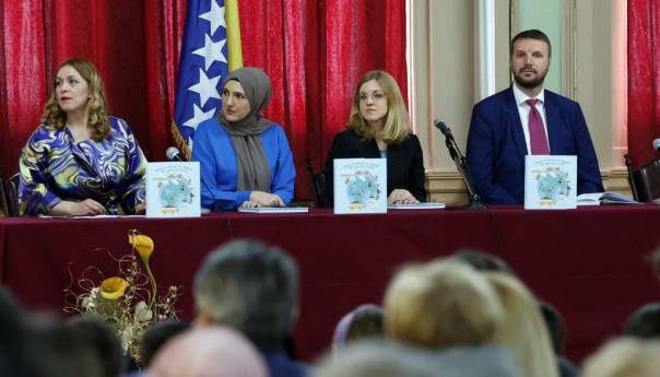 Predstavljena knjiga 'Putuj sa mnom na Zapad da upoznaš Istok' o islamskim genijima