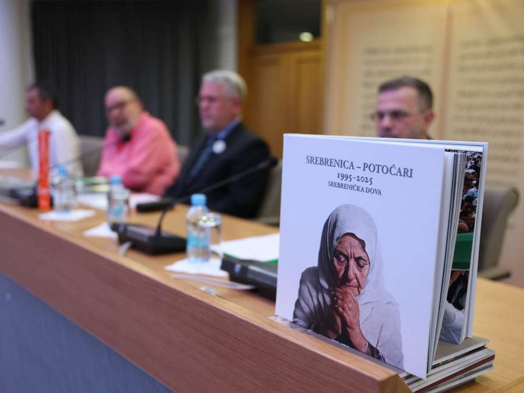 Predstavljena Monografija "Srebrenica - Potočari 1995-2025.: Srebrenička dova"