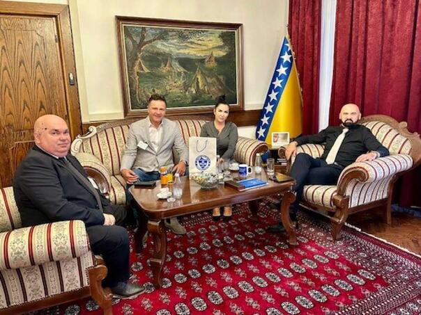 Predstavnici FK Sarajevo i FK Željezničar u posjeti ministru Isaku