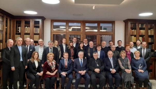 Predstavnici hrvatskih županija i gradova kod kardinala Puljića