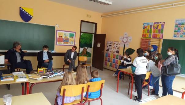 Predstavnici Instituta za jezik UNSA posjetili OŠ “Sveti Sava” u Zvorniku