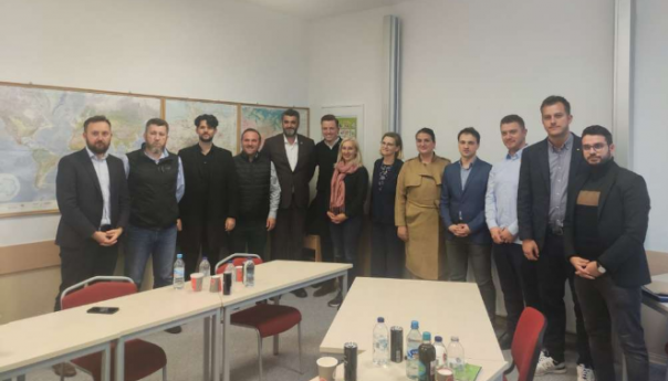 Predstavnici MC Srebrenica s Adisom Ahmetovićem i bh. zajednicom u Berlinu