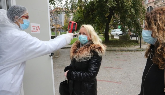 Predstavnici Općine Centar uručili zaštitne maske Domu zdravlja Vrazova