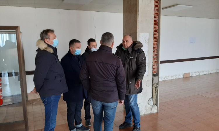 Predstavnici SDA posjetili oštećenu zgradu Doma zdravlja i najavili pomoć