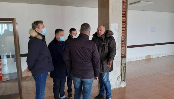 Predstavnici SDA posjetili oštećenu zgradu Doma zdravlja i najavili pomoć