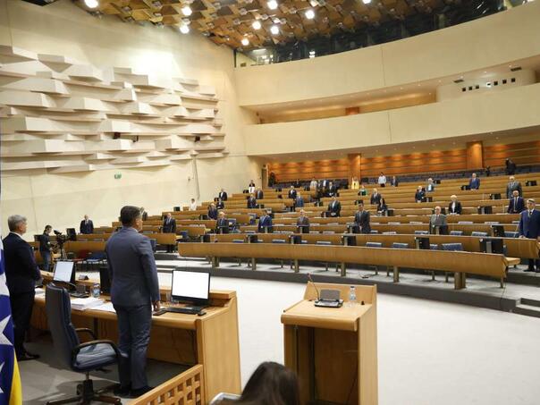 Predstavnički dom o povećanju plaća vojnika i policajaca