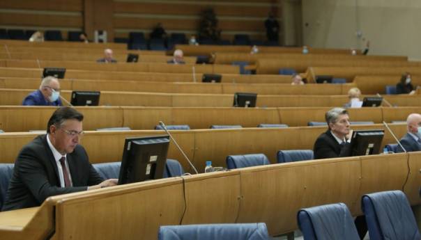 Predstavnički dom o smjeni ministra Lučića, javnim nabavkama i vakcinama