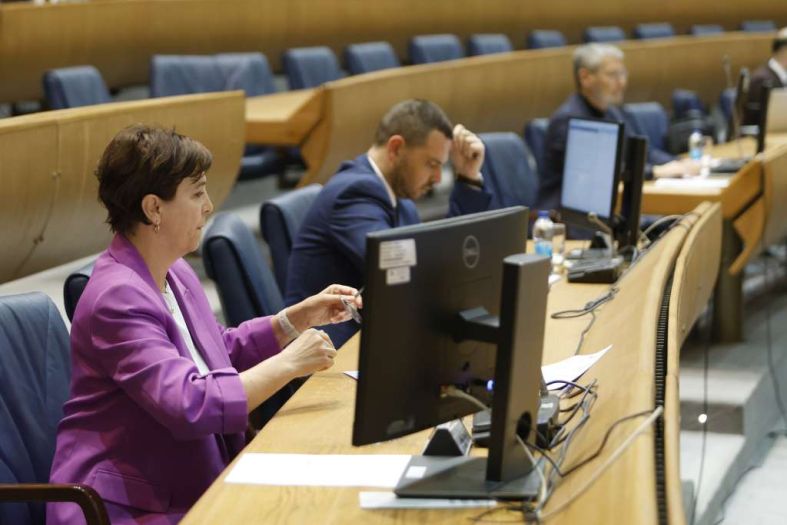 Predstavnički dom PSBiH izglasao kazne: 5000 KM za bahatu vožnju, 2000 KM za korištenje mobitela