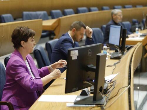 Predstavnički dom PSBiH izglasao kazne: 5000 KM za bahatu vožnju, 2000 KM za korištenje mobitela