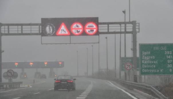 Zatvorene sve ceste između Dalmacije i unutrašnjosti