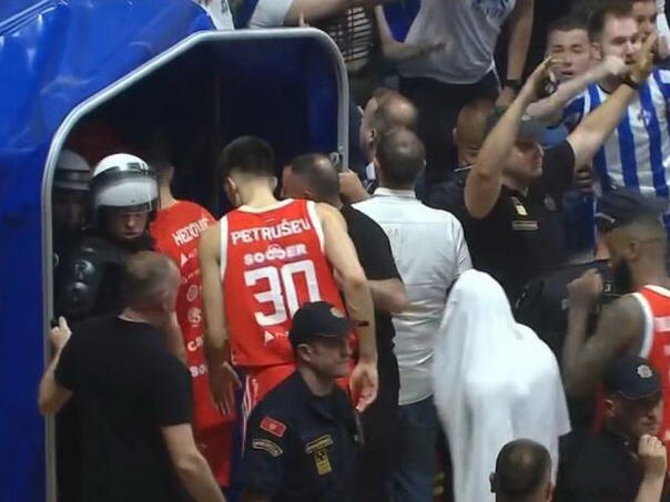 Prekid u Morači, igrači Zvezde i sudije napustile parket