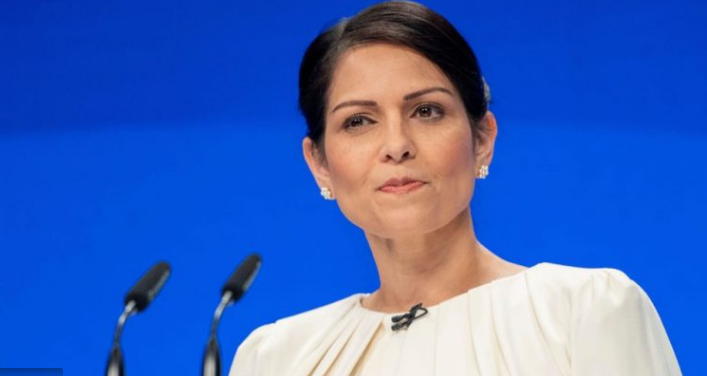 Prekinut govor britanske konzervativke Priti Patel, optužena za nehumanost
