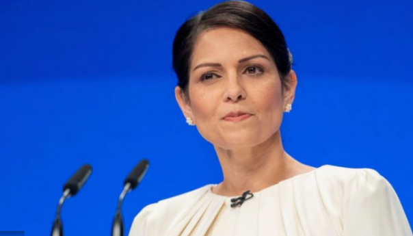 Prekinut govor britanske konzervativke Priti Patel, optužena za nehumanost