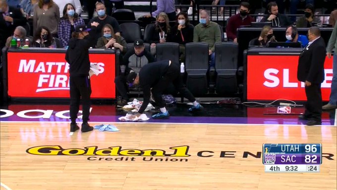Prekinuta NBA utakmica: Pijani navijač se ispovraćao po parketu