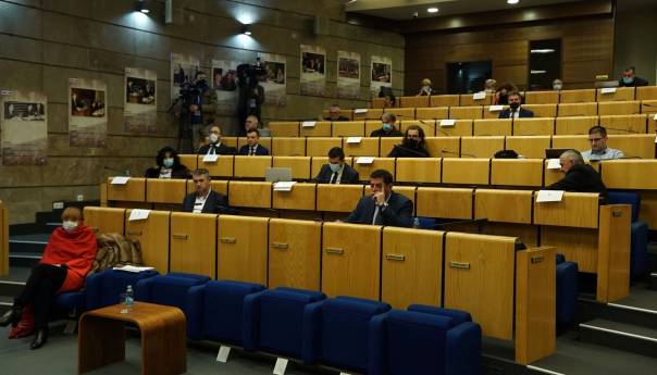 Prekinuta sjednica Doma naroda, nije raspravljano o zabrani pušenja