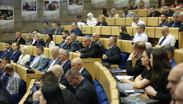 Prekinuta sjednica Parlamenta FBiH, bila je na rubu incidenta