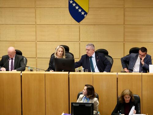 Prekinuta sjednica Parlamenta FBiH, HDZ srušio dnevni red