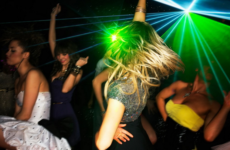 Preko 300 osoba prijavilo ubod iglom u noćnim klubovima širom Francuske