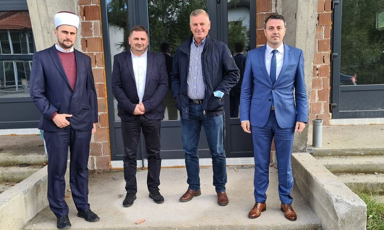 Premijer Ganić posjetio Medžlis Islamske zajednice Gračanica