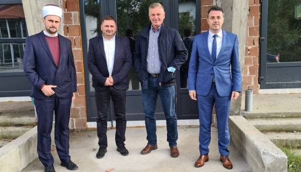 Premijer Ganić posjetio Medžlis Islamske zajednice Gračanica