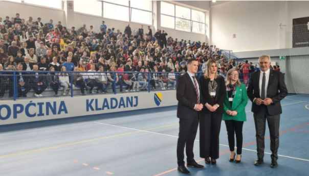 Premijer Halilagić svečano otvorio novoizgrađenu sportsku dvoranu u Kladnju