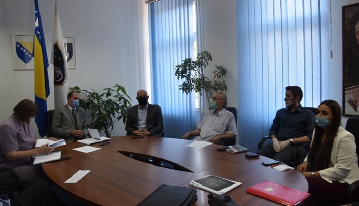 Premijer Nenadić i ministri Kustura i Alikadić sa predstavnicima HNV-a
