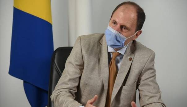 Nenadić negativan na koronu, prenio ovlasti na Krivića