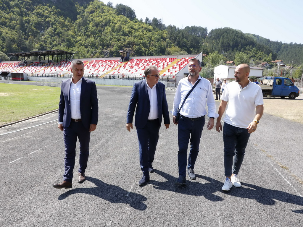 Premijer Nikšić s gradonačelnikom Ćatićem razgovarao o modernizaciji stadiona FK Igman