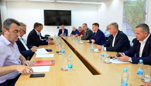 Novalić održao sastanak o putnoj komunikaciji u TK i regulaciji korita Spreče