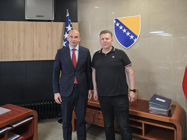 Premijer Pivić razgovarao sa Šatorovićem, isplata regresa u narednih desetak dana