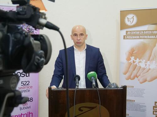 Premijer Pivić: Vlada ZDK-a će nadomjestiti sredstva koja Grad Zenica odbija odobriti Centru za djecu i odrasle sa posebnim potrebama