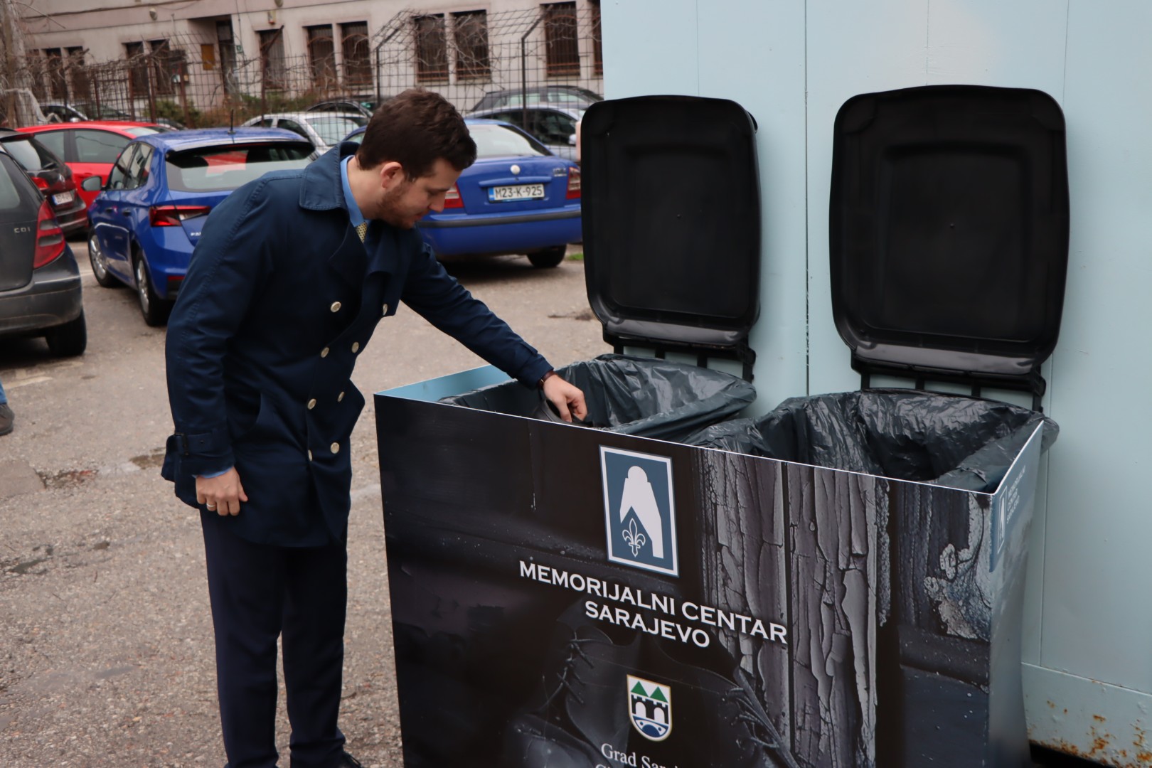 Premijer Uk donirao cipele i pozvao građane da se priključe projektu 'Stazom sjećanja 11.451...'