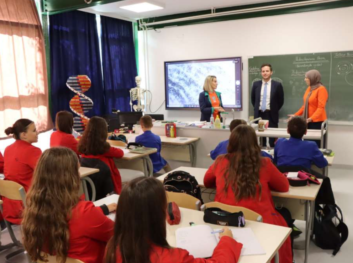 Premijer Uk: Obrazovanje je prioritet, uložili smo više od 200 miliona KM