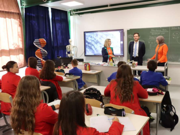 Premijer Uk: Obrazovanje je prioritet, uložili smo više od 200 miliona KM