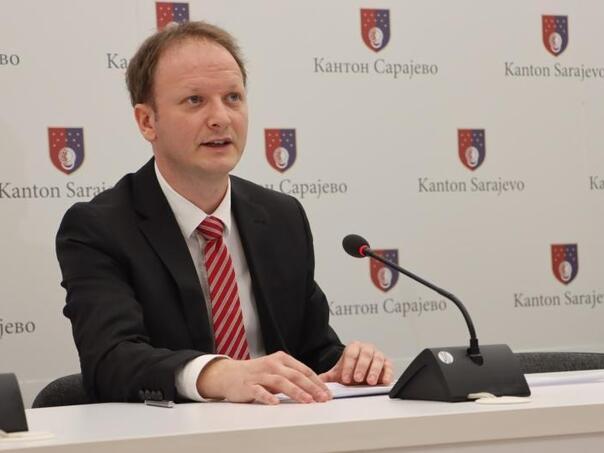 Premijer Uk potpisao zahtjev za smjenu ministra Bošnjaka