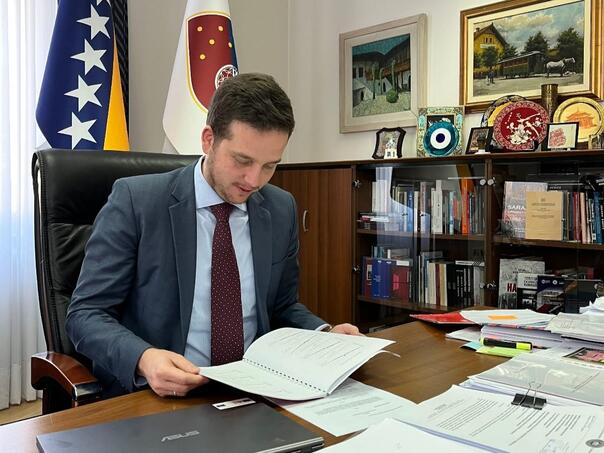 Premijer Uk: Prilika za više od 770 nezaposlenih u KS