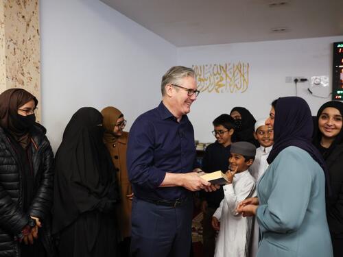 Premijer Velike Britanije posjetio džamiju koju su pokušali zapaliti