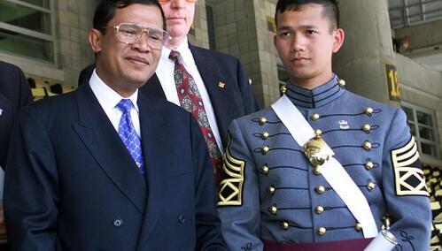 Premijera Kambodže će nakon 38 godina na vlasti naslijediti njegov sin