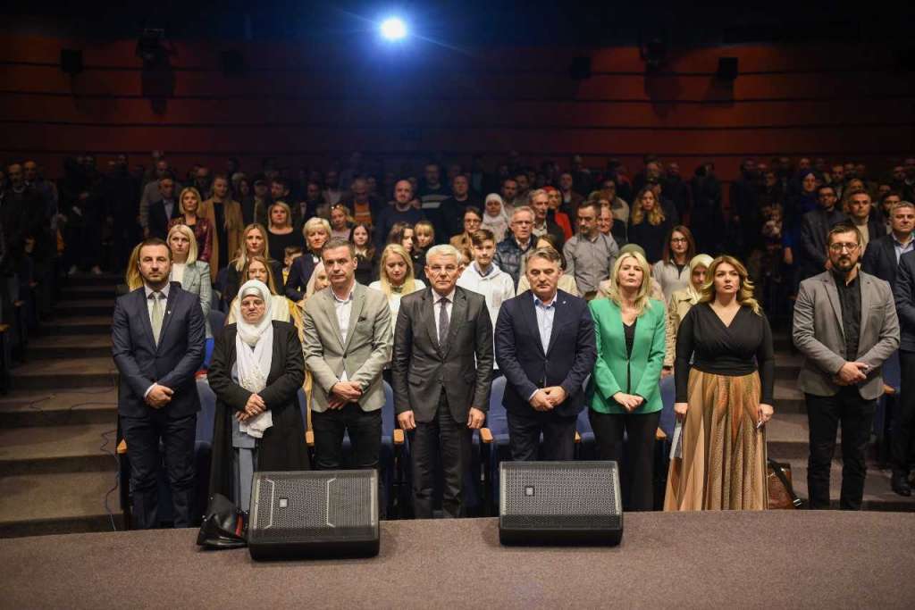 Premijerno prikazan film 'Za nju vrijedi umrijeti' o liku i djelu rahmetli Safeta Hadžića