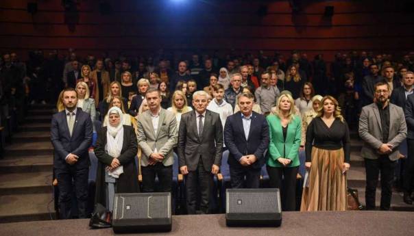 Premijerno prikazan film 'Za nju vrijedi umrijeti' o liku i djelu rahmetli Safeta Hadžića