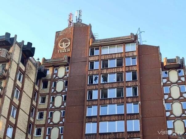 Preminula još jedna žrtva požara u Tuzli, ukupno 13.