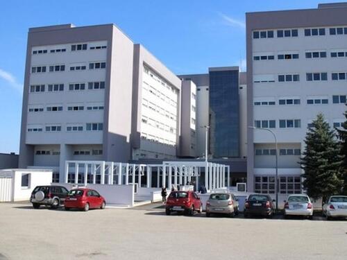 Preminula žena na UKC RS koja je pala sa petog sprata